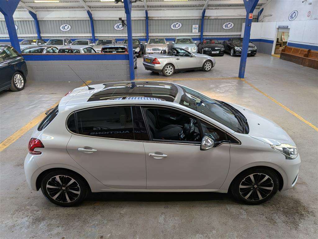 <p>2016 PEUGEOT 208 ALLURE</p>