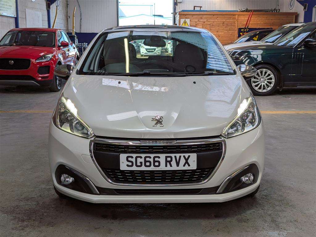 <p>2016 PEUGEOT 208 ALLURE</p>