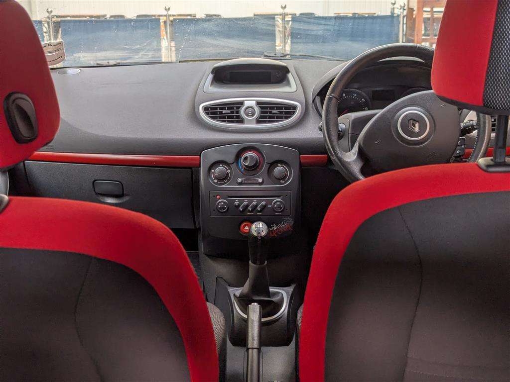 <p>2007 RENAULT CLIO RIP CURL 16V</p>