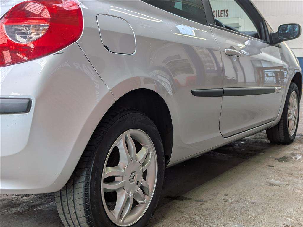 <p>2007 RENAULT CLIO RIP CURL 16V</p>