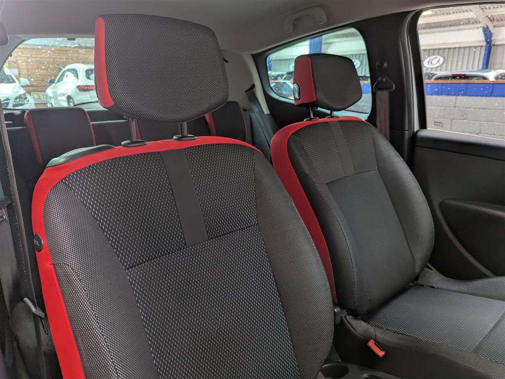 <p>2007 RENAULT CLIO RIP CURL 16V</p>