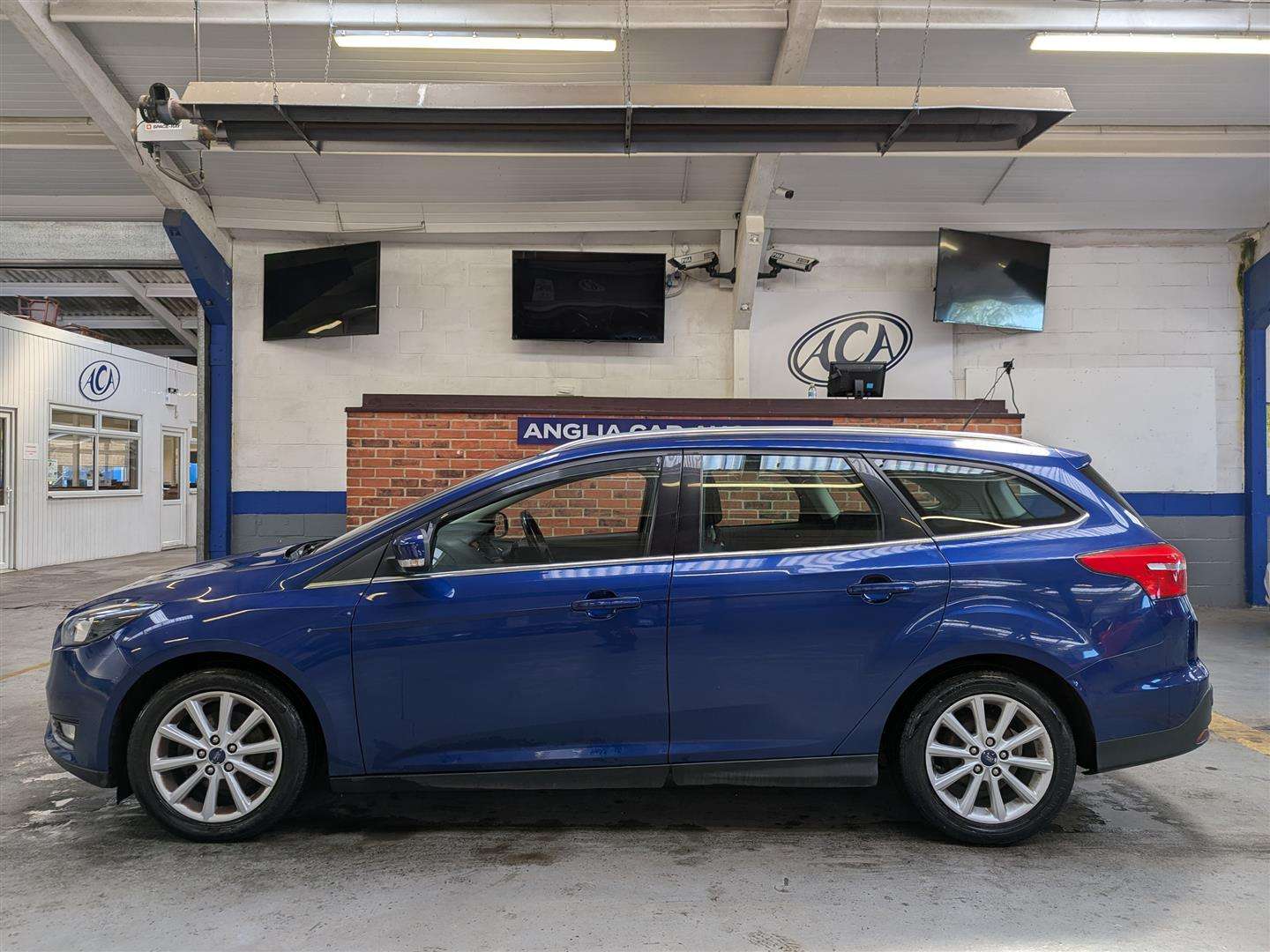 <p>2015 FORD FOCUS TITANIUM AUTO</p>