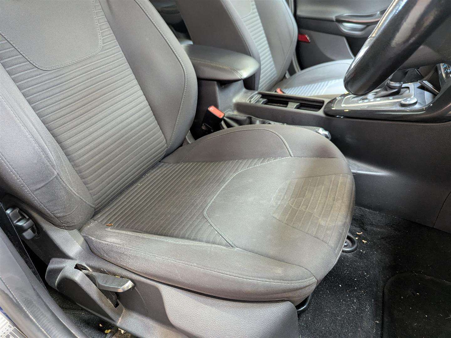 <p>2015 FORD FOCUS TITANIUM AUTO</p>