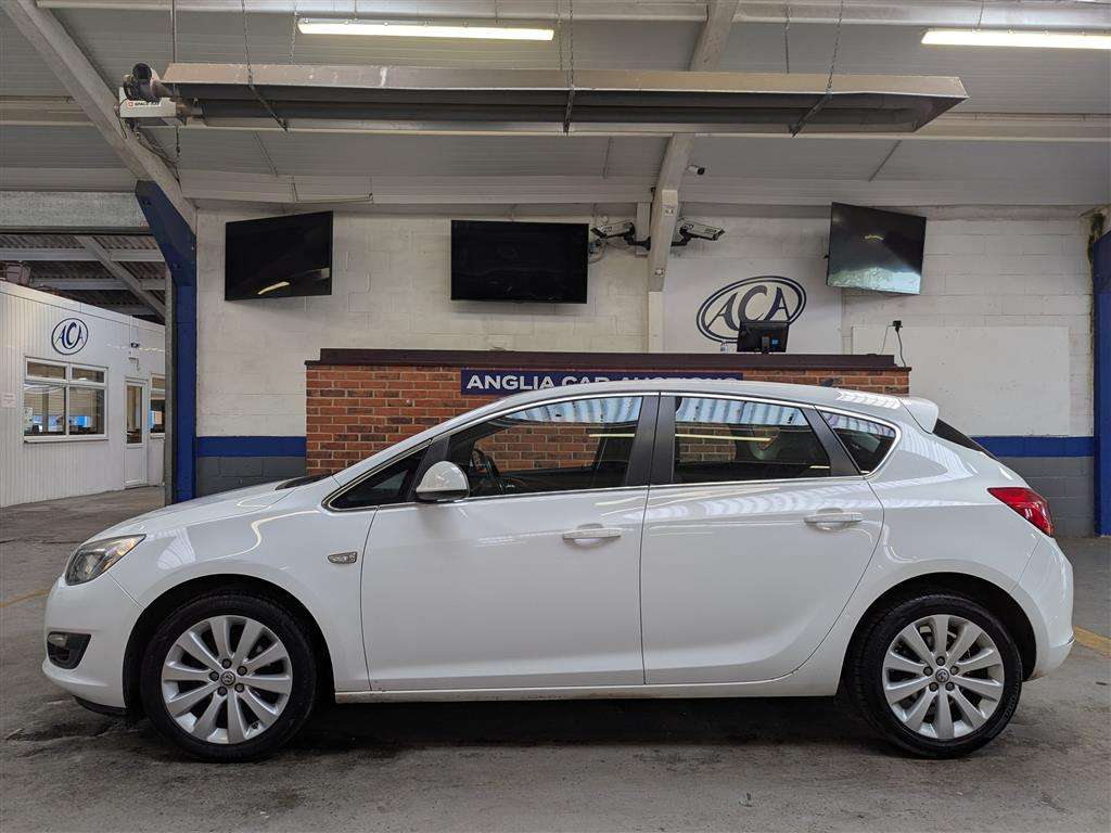 <p>2015 VAUXHALL ASTRA TECH LINE</p>