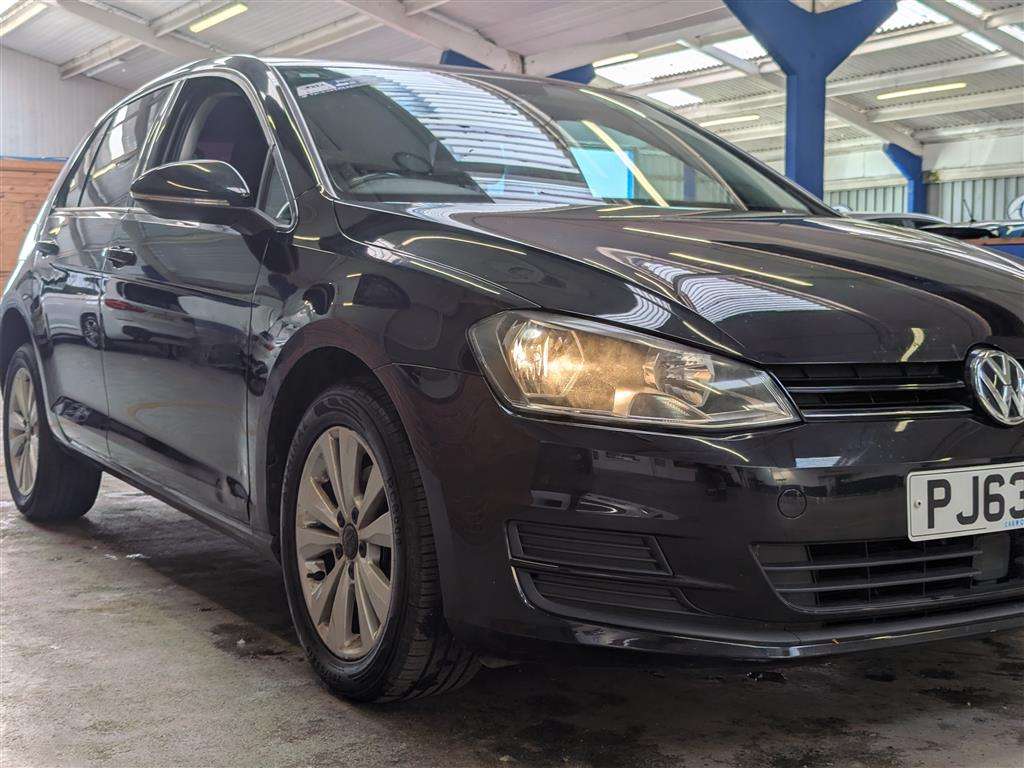 <p>2013 VOLKSWAGEN GOLF SE BLUEMOTION TECH T</p>