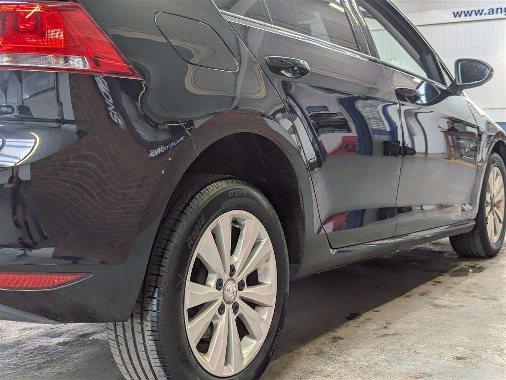 <p>2013 VOLKSWAGEN GOLF SE BLUEMOTION TECH T</p>