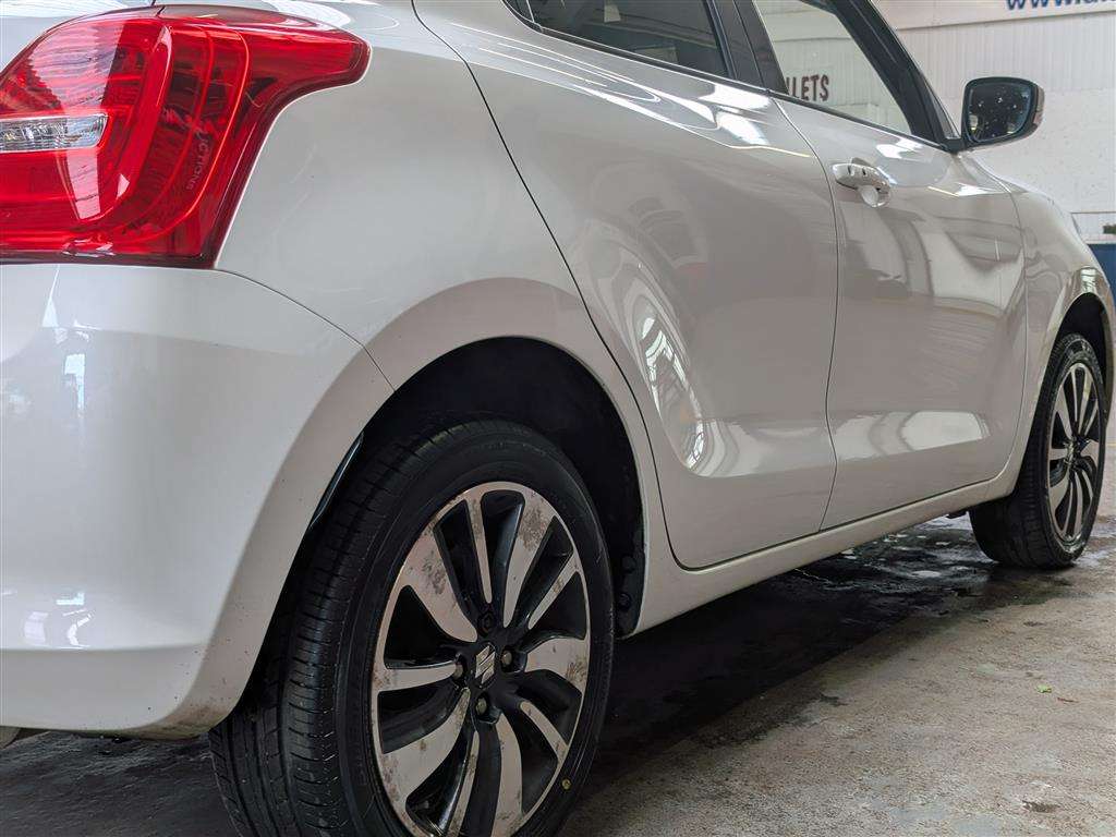 <p>2018 SUZUKI SWIFT SZ5 DUALJET SHVS AL</p>
