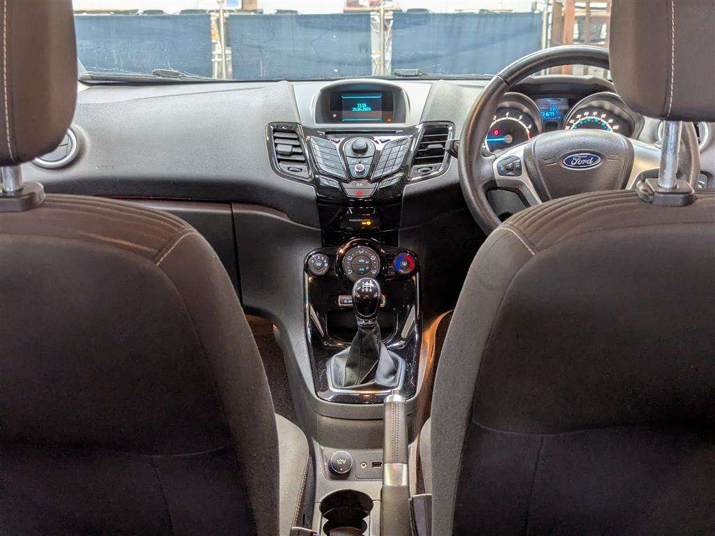 <p>2013 FORD FIESTA ZETEC</p>