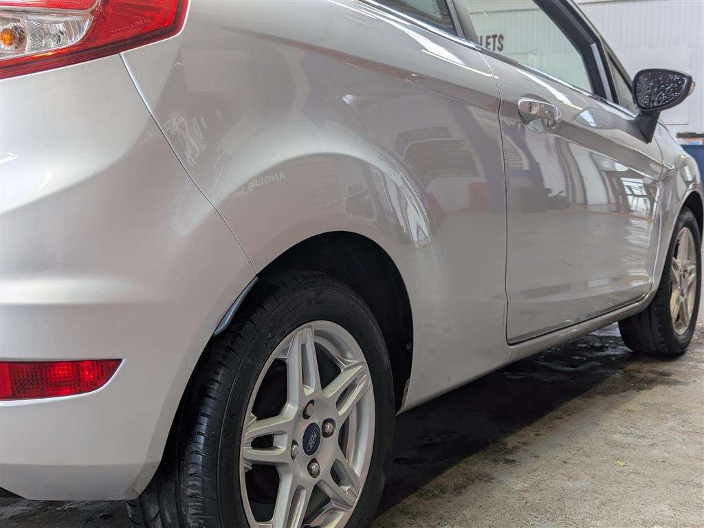<p>2013 FORD FIESTA ZETEC</p>
