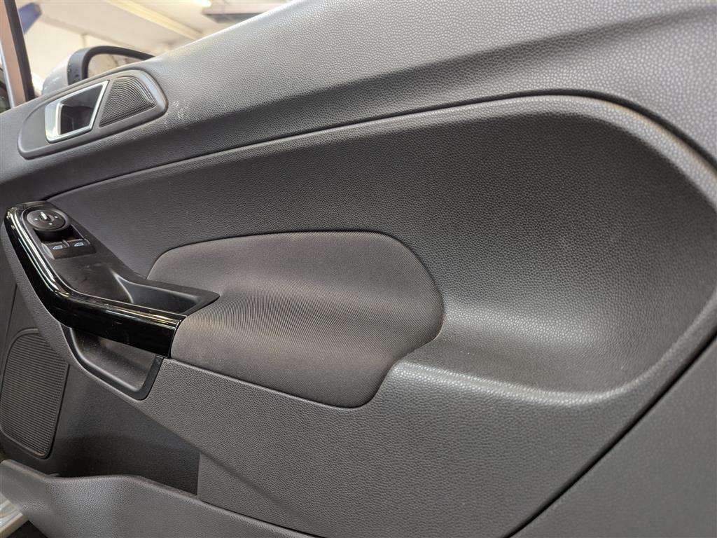 <p>2013 FORD FIESTA ZETEC</p>
