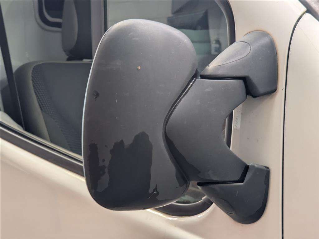 <p>2013 VAUXHALL VIVARO 2700 CDTI 89 SWB</p>