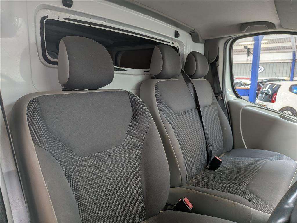 <p>2013 VAUXHALL VIVARO 2700 CDTI 89 SWB</p>