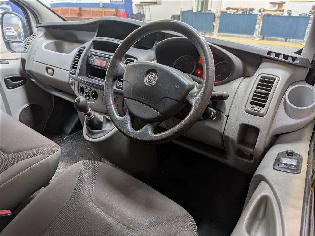 <p>2013 VAUXHALL VIVARO 2700 CDTI 89 SWB</p>