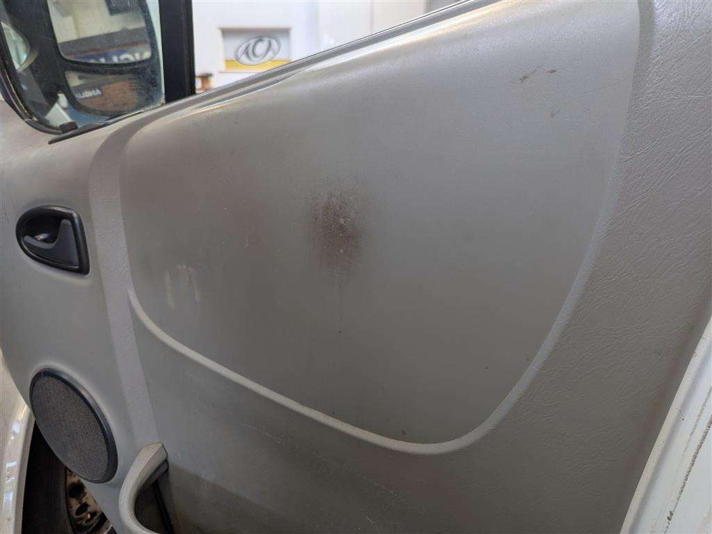 <p>2013 VAUXHALL VIVARO 2700 CDTI 89 SWB</p>