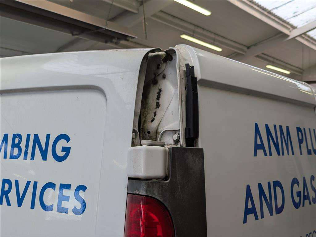 <p>2013 VAUXHALL VIVARO 2700 CDTI 89 SWB</p>