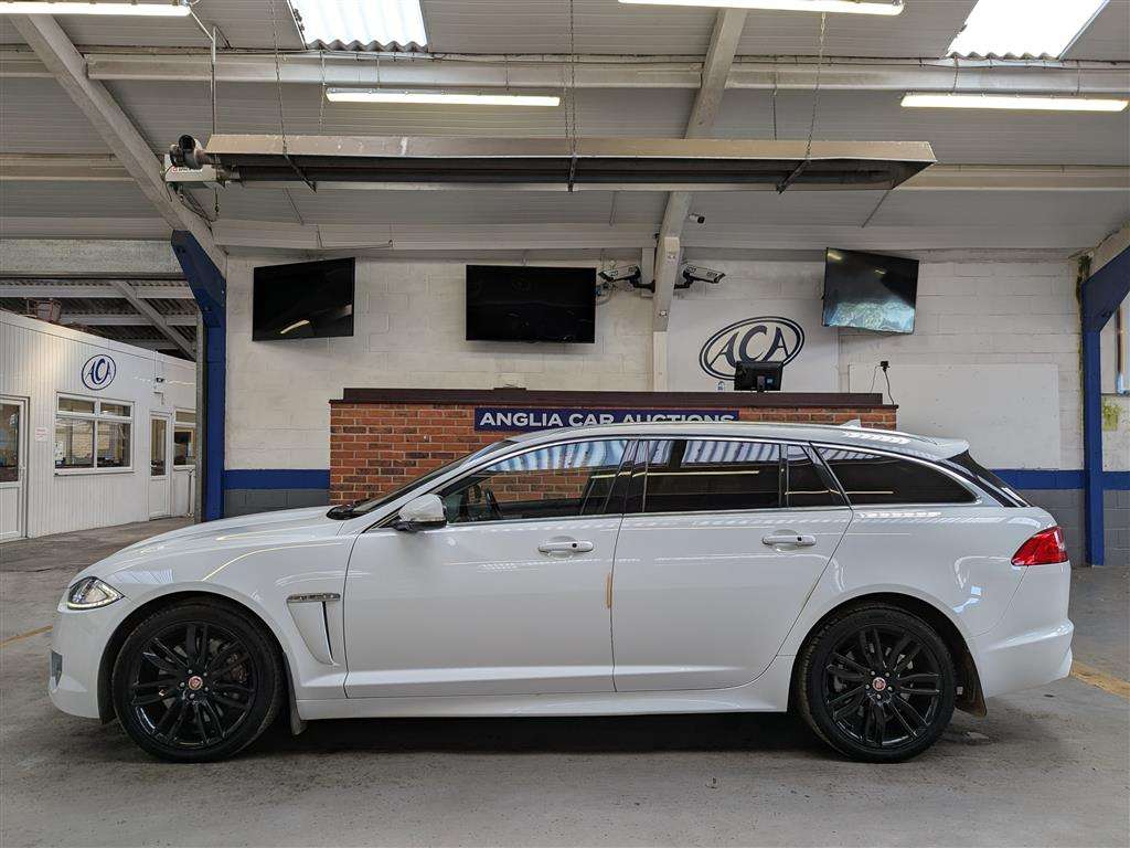 <p>2013 JAGUAR XF S PORTFOL SPORTBRAKE V</p>