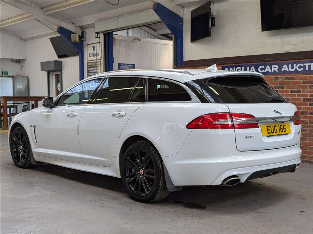 <p>2013 JAGUAR XF S PORTFOL SPORTBRAKE V</p>