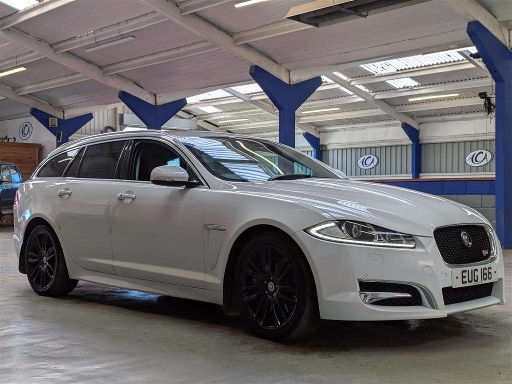 <p>2013 JAGUAR XF S PORTFOL SPORTBRAKE V</p>