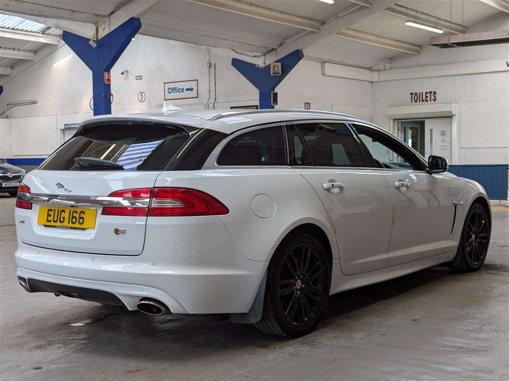<p>2013 JAGUAR XF S PORTFOL SPORTBRAKE V</p>
