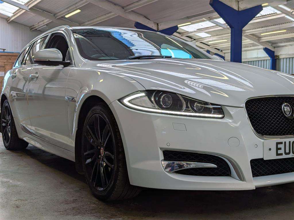 <p>2013 JAGUAR XF S PORTFOL SPORTBRAKE V</p>