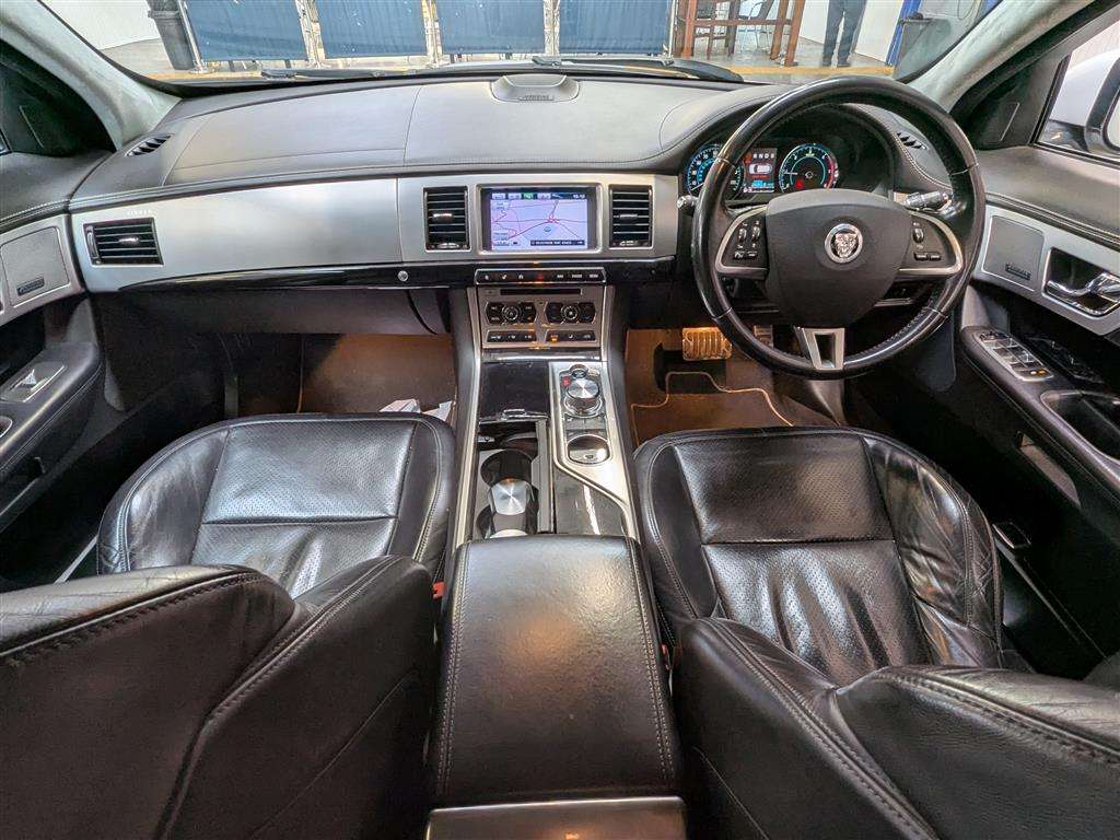 <p>2013 JAGUAR XF S PORTFOL SPORTBRAKE V</p>