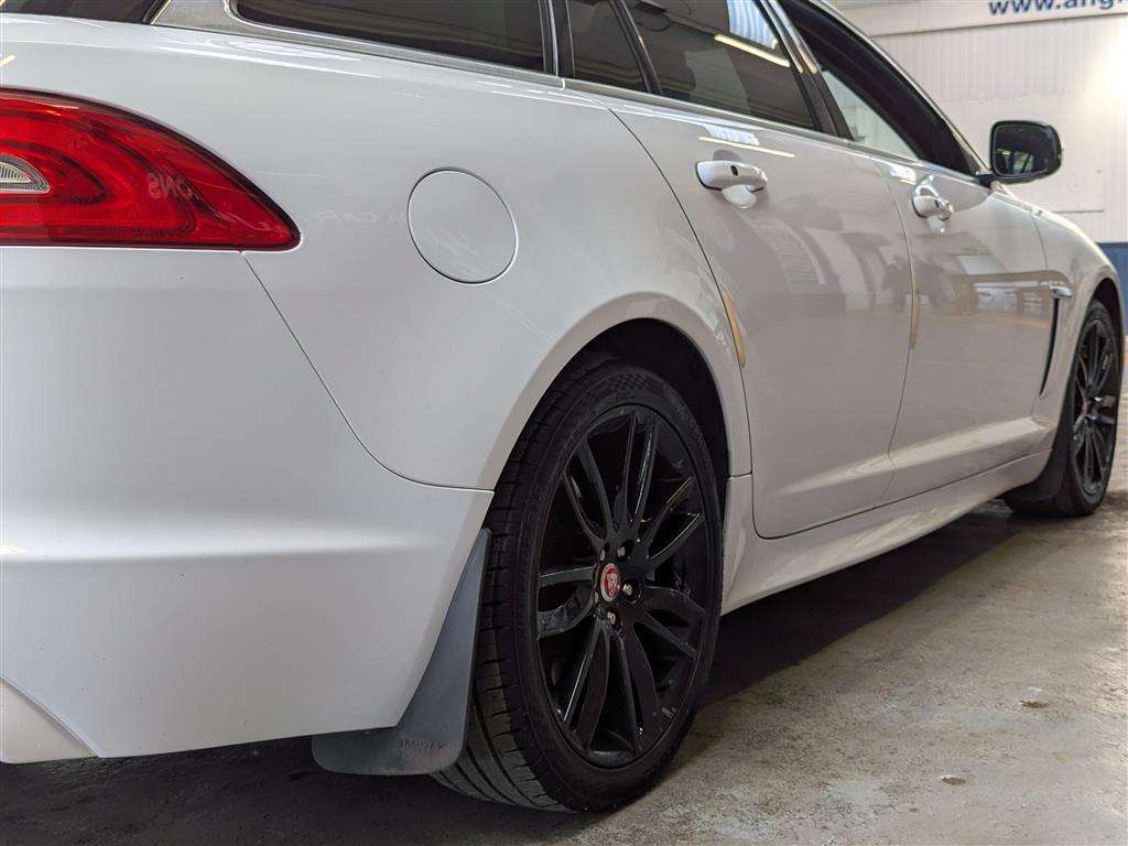 <p>2013 JAGUAR XF S PORTFOL SPORTBRAKE V</p>