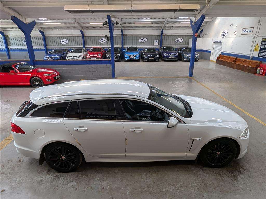 <p>2013 JAGUAR XF S PORTFOL SPORTBRAKE V</p>