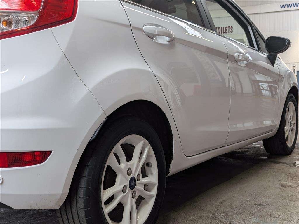 <p>2017 FORD FIESTA ZETEC WHITE EDIT S</p>
