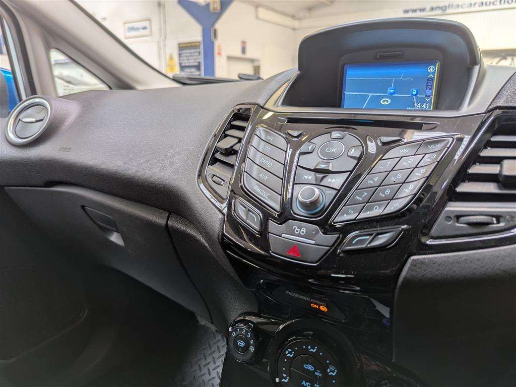 <p>2017 FORD FIESTA ZETEC WHITE EDIT S</p>