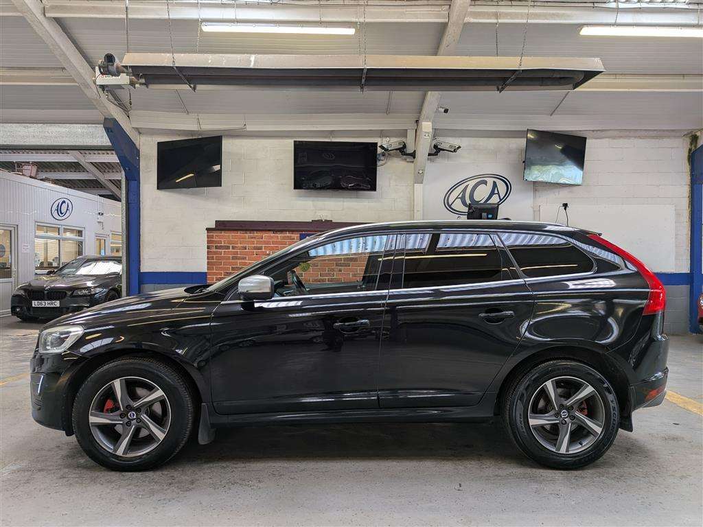 <p>2016 VOLVO XC60 R-DESIGN LUX NAV D5</p>