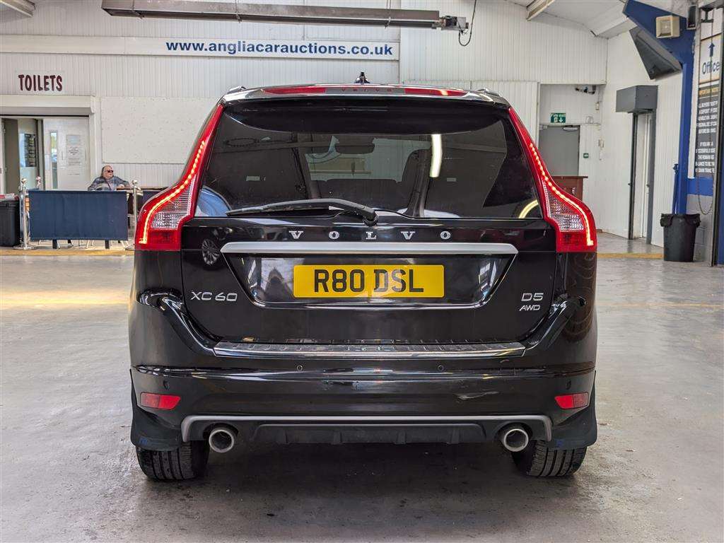 <p>2016 VOLVO XC60 R-DESIGN LUX NAV D5</p>