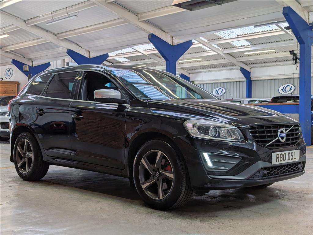 <p>2016 VOLVO XC60 R-DESIGN LUX NAV D5</p>