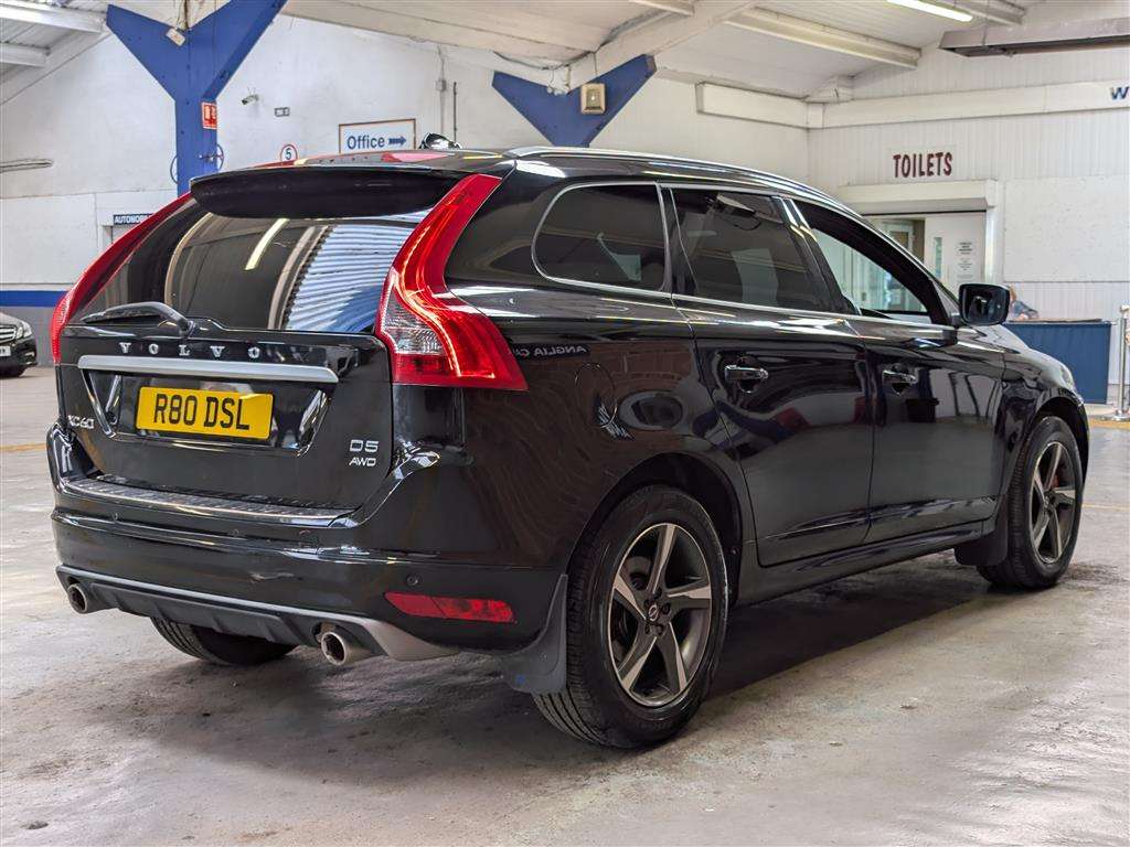 <p>2016 VOLVO XC60 R-DESIGN LUX NAV D5</p>