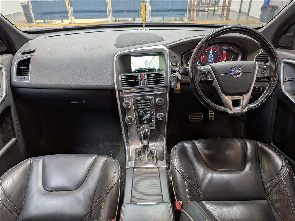 <p>2016 VOLVO XC60 R-DESIGN LUX NAV D5</p>