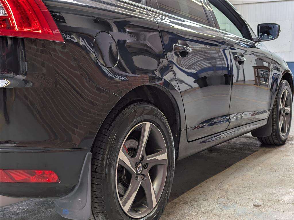 <p>2016 VOLVO XC60 R-DESIGN LUX NAV D5</p>