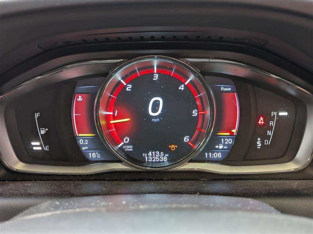 <p>2016 VOLVO XC60 R-DESIGN LUX NAV D5</p>