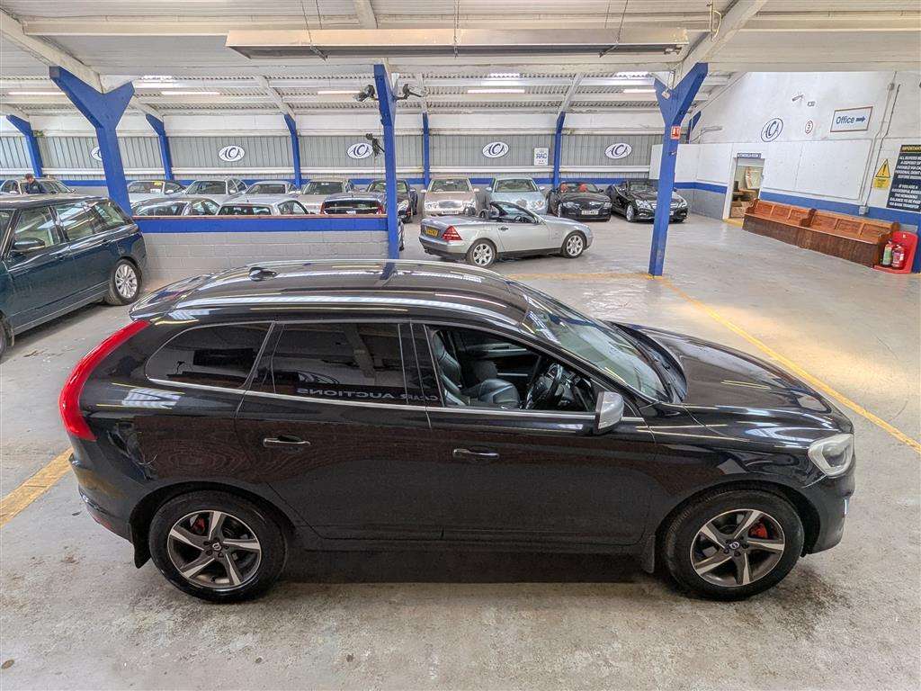 <p>2016 VOLVO XC60 R-DESIGN LUX NAV D5</p>