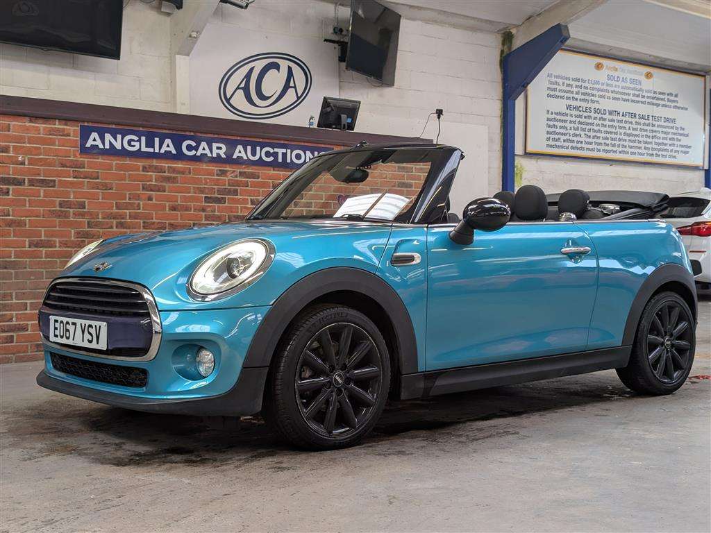 <p>2017 MINI COOPER</p>