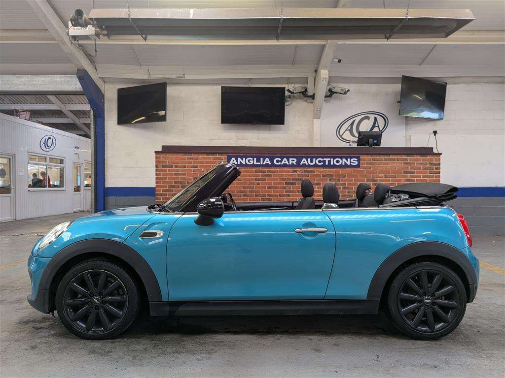 <p>2017 MINI COOPER</p>