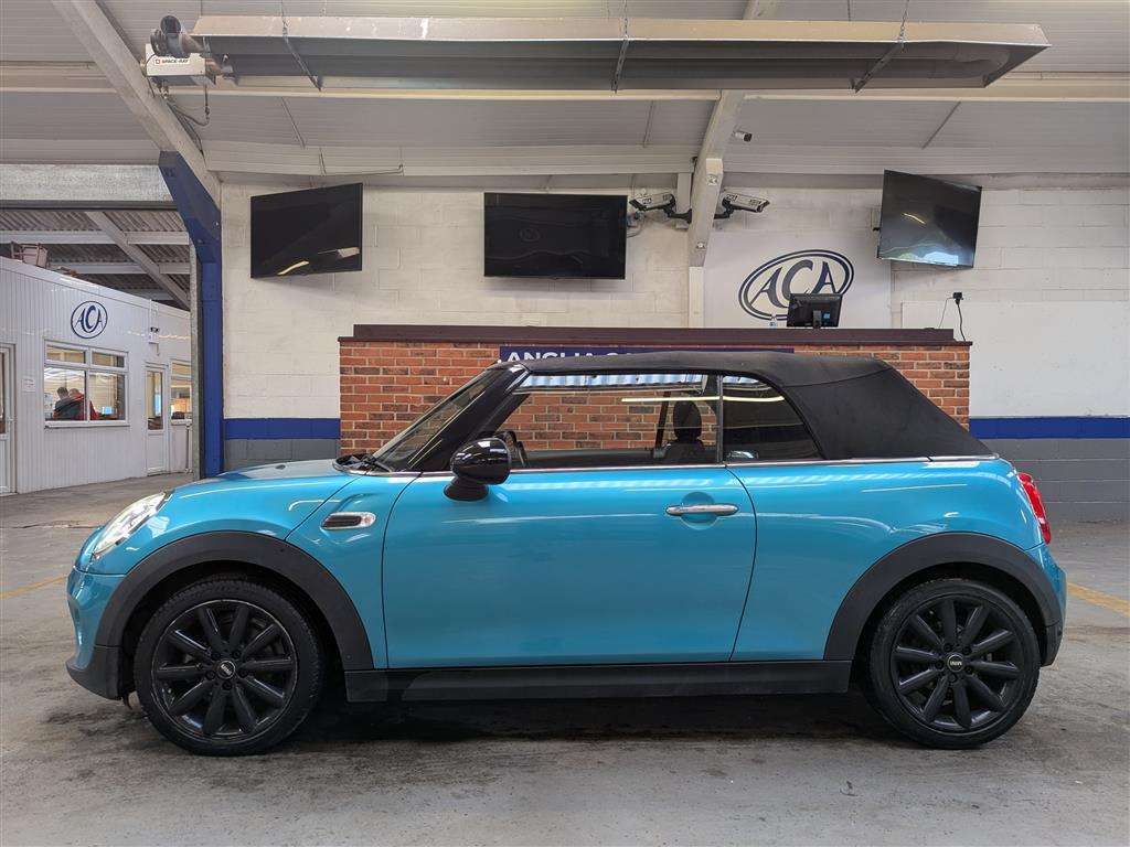 <p>2017 MINI COOPER</p>