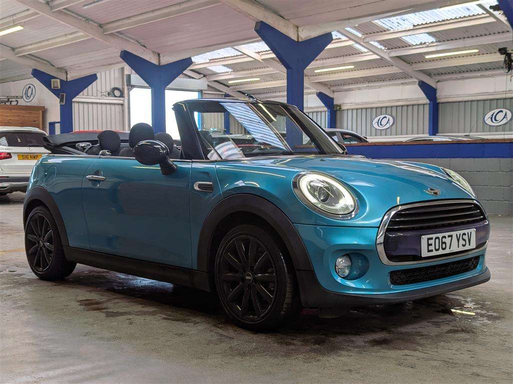 <p>2017 MINI COOPER</p>