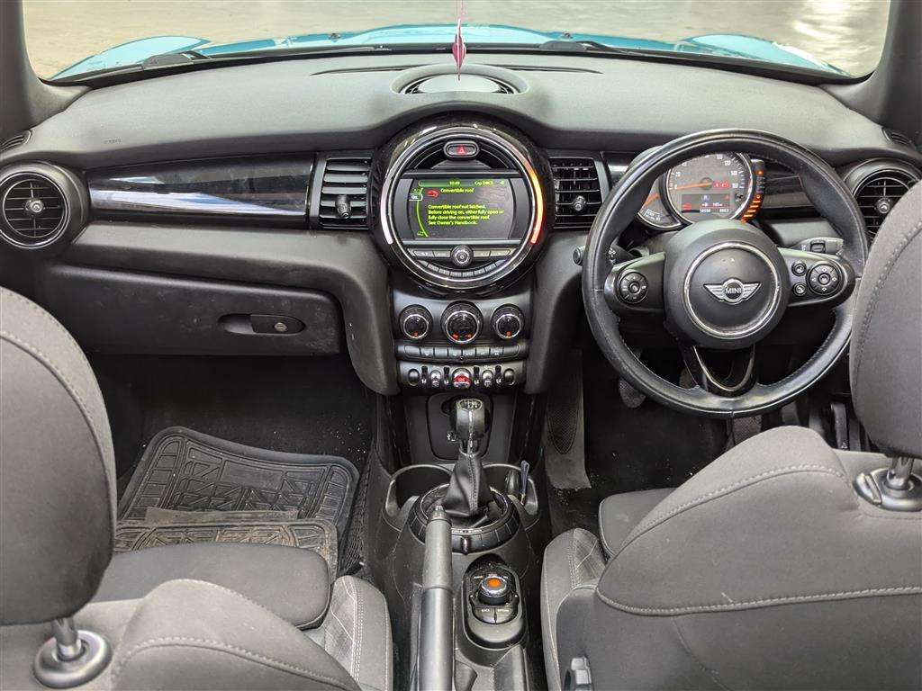 <p>2017 MINI COOPER</p>