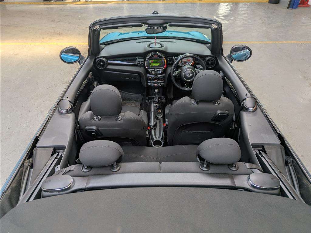 <p>2017 MINI COOPER</p>