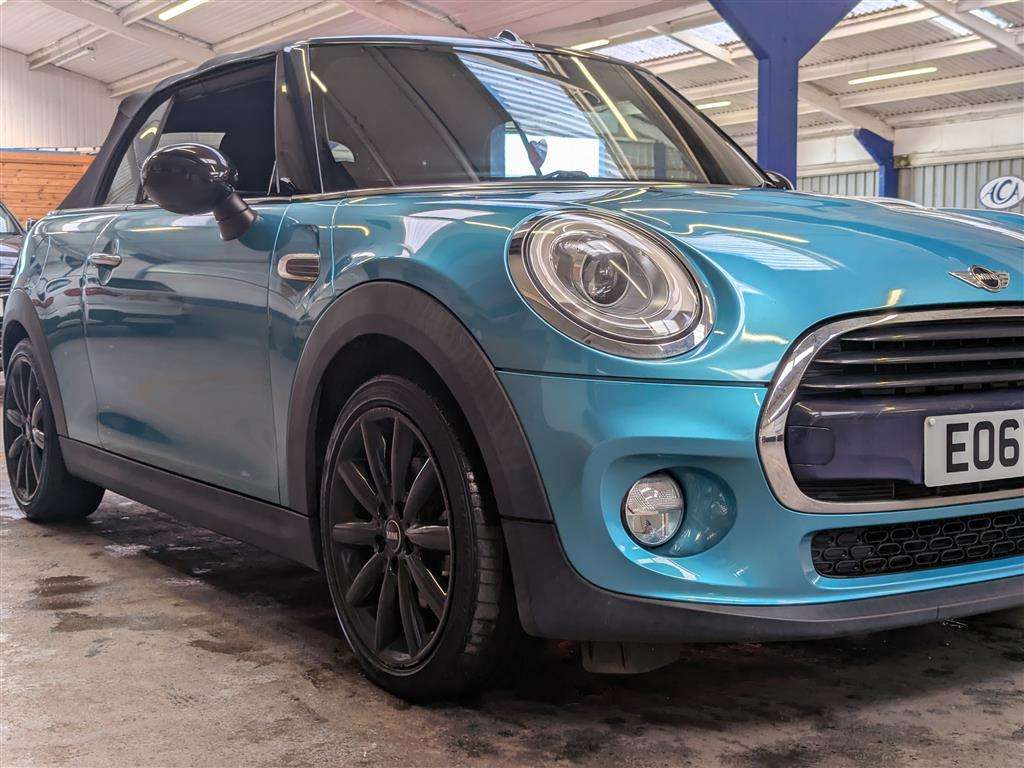 <p>2017 MINI COOPER</p>