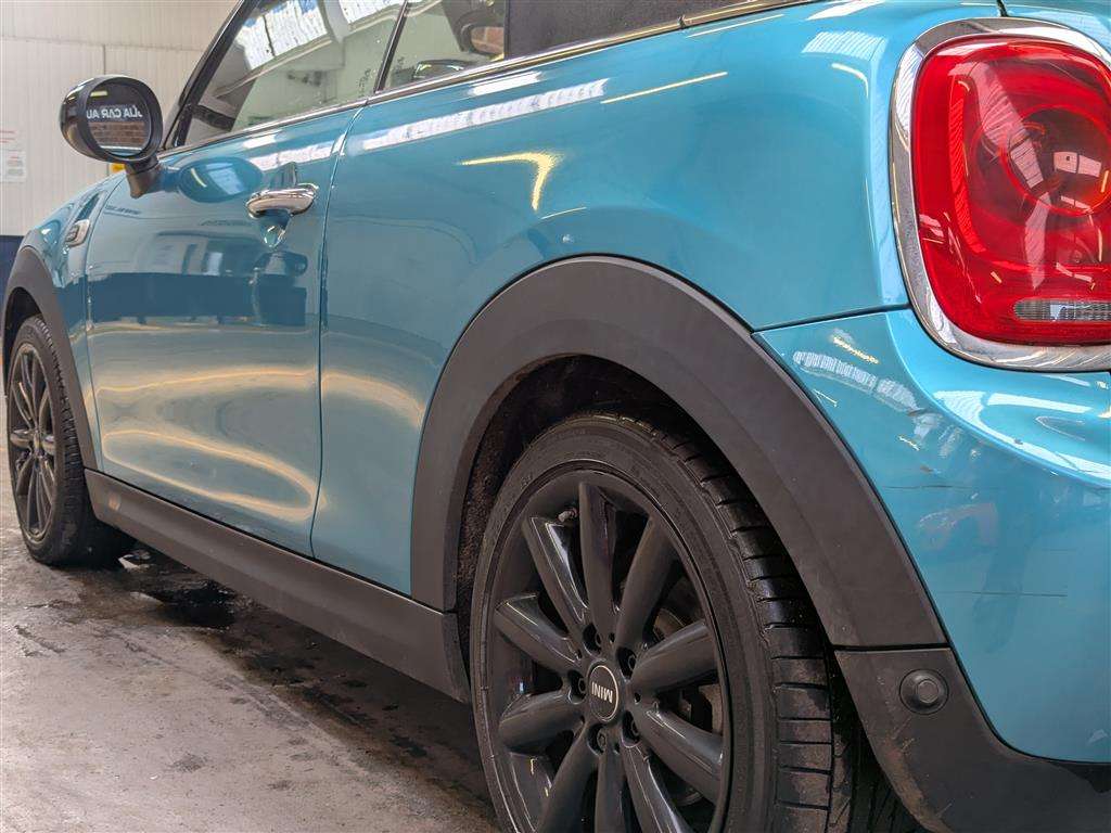 <p>2017 MINI COOPER</p>