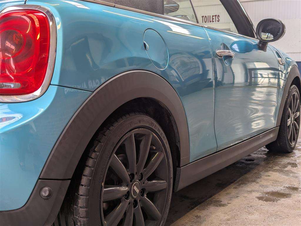 <p>2017 MINI COOPER</p>