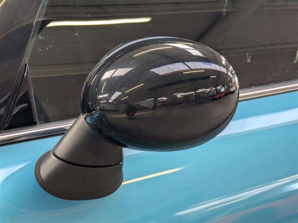 <p>2017 MINI COOPER</p>