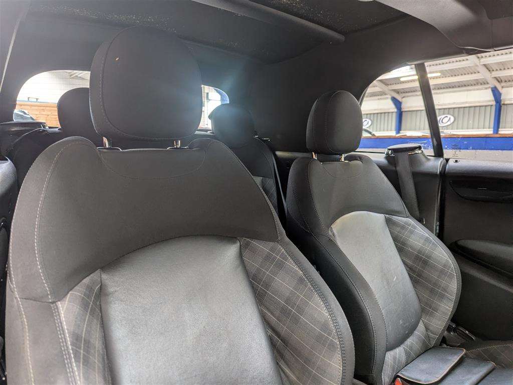 <p>2017 MINI COOPER</p>