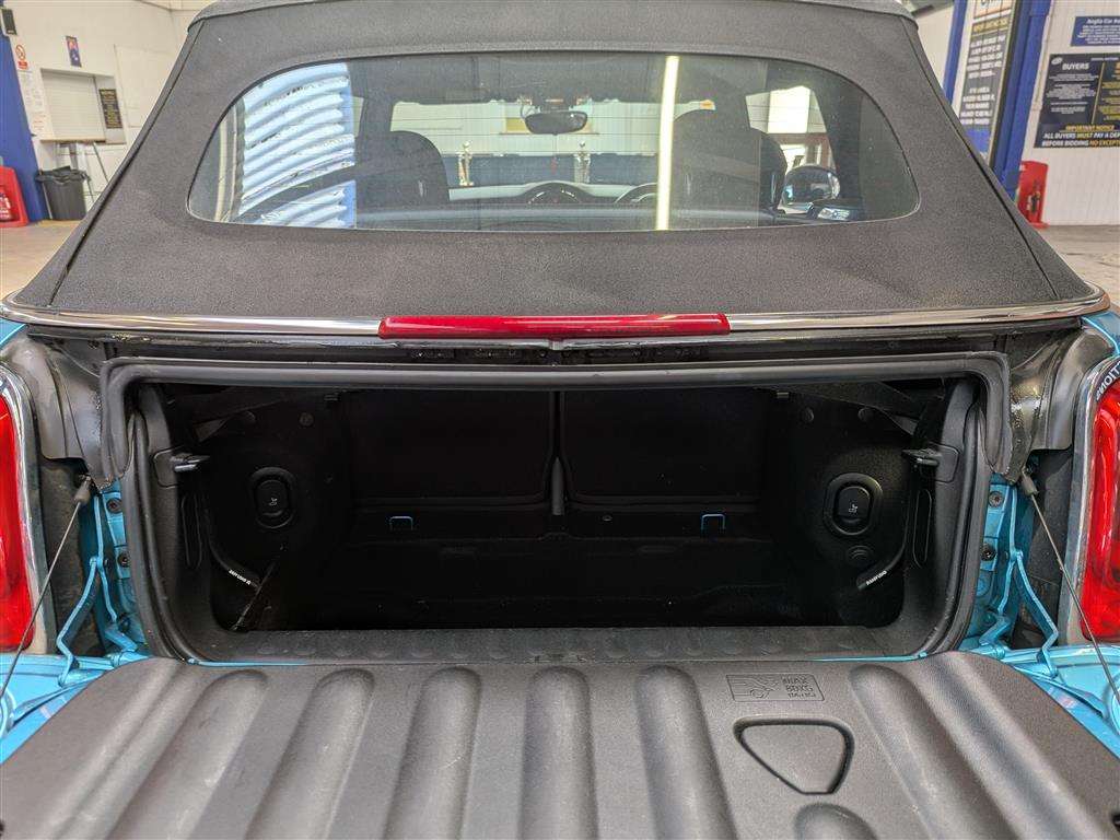 <p>2017 MINI COOPER</p>