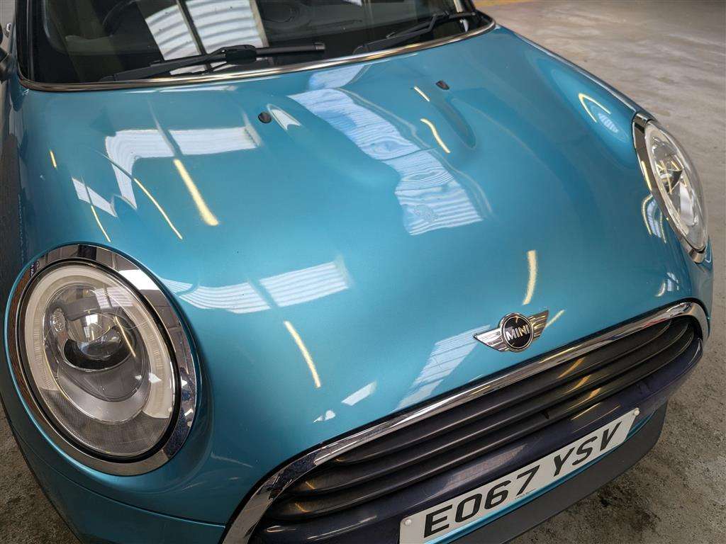 <p>2017 MINI COOPER</p>
